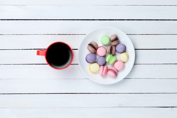 Xícara de café e macarons — Fotografia de Stock