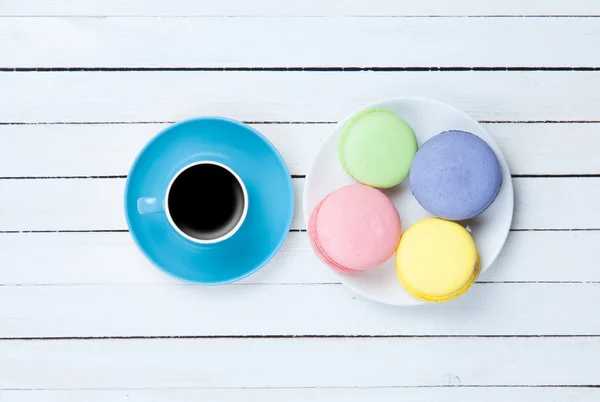 Tasse de café et macarons — Photo