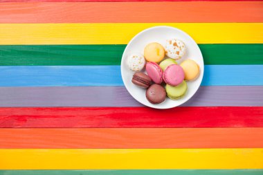 bir tabakta macarons 