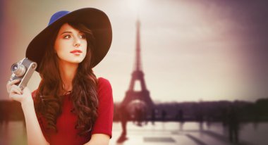 kamera ile esmer kız