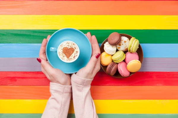 Female hands holding cup of coffee — Stock Photo, Image