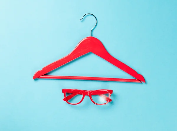 Red glasses and hanger — Stock Photo, Image