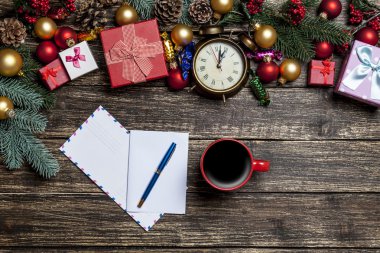 Fincan kahve ve zarf 