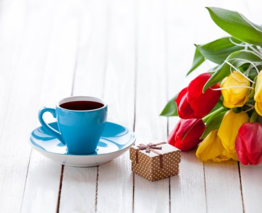 Lale kokulu Kupası ve Hediyelik kutu 