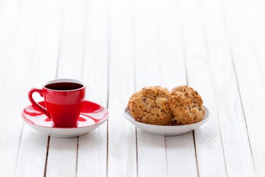 Bir fincan kahve ve kurabiye. 