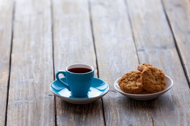 Bir fincan kahve ve kurabiye.