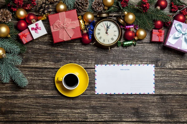 Cup of coffee and envelope — Stock Photo, Image