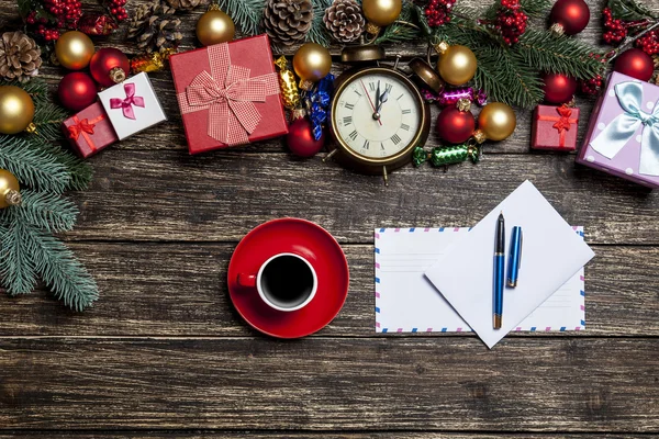 Cup of coffee and envelope — Stock Photo, Image