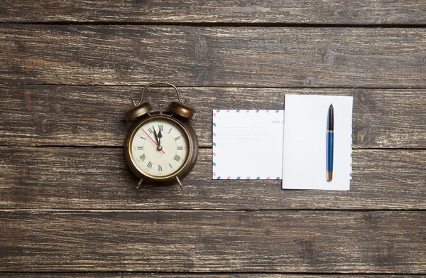 Old clock and envelope — Stock Photo, Image