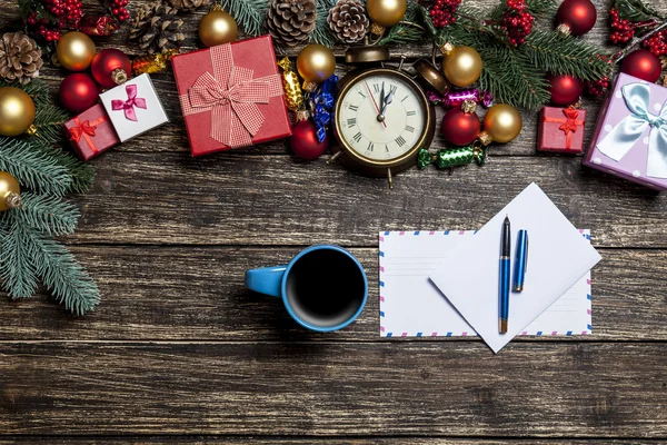 Cup of coffee and envelope — Stock Photo, Image