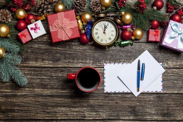 Cup of coffee and envelope — Stock Photo, Image