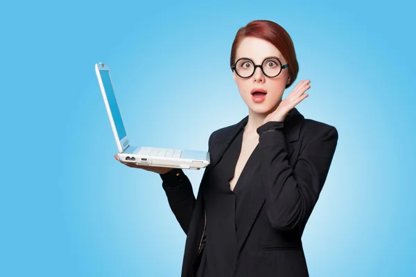Meglepett üzleti nők laptop — Stock Fotó