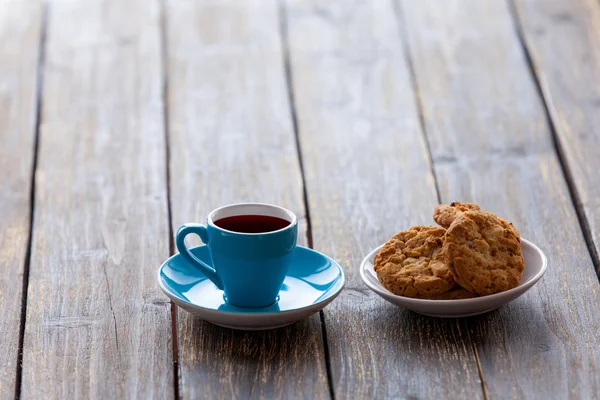 コーヒーとクッキーのカップ — ストック写真