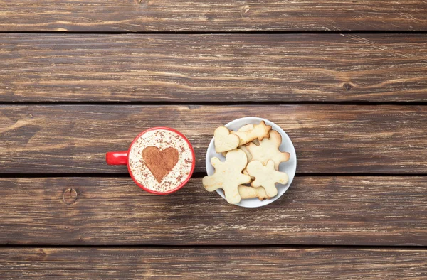 Cup of cappuccino with heart shape and cookies — Stock Photo, Image