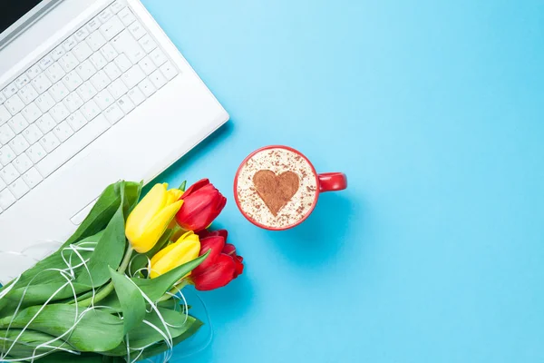 Cup of cappuccino with heart shape and computer — Stock Photo, Image