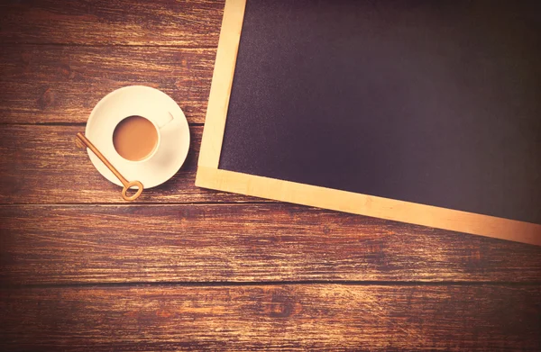 Taza de café sobre mesa de madera —  Fotos de Stock