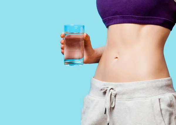 Woman showing her abs — Stock Photo, Image