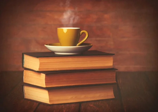 Tazza di caffè e libri — Foto Stock