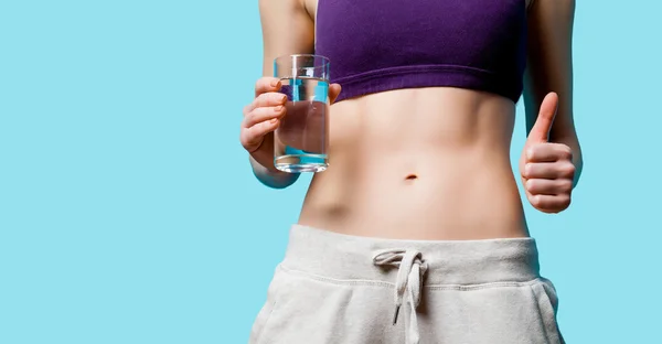 Woman showing her abs — Stock Photo, Image