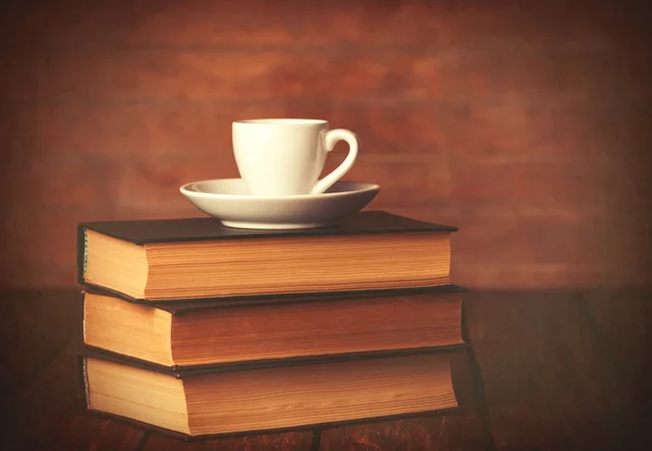 Tasse Kaffee und Bücher — Stockfoto