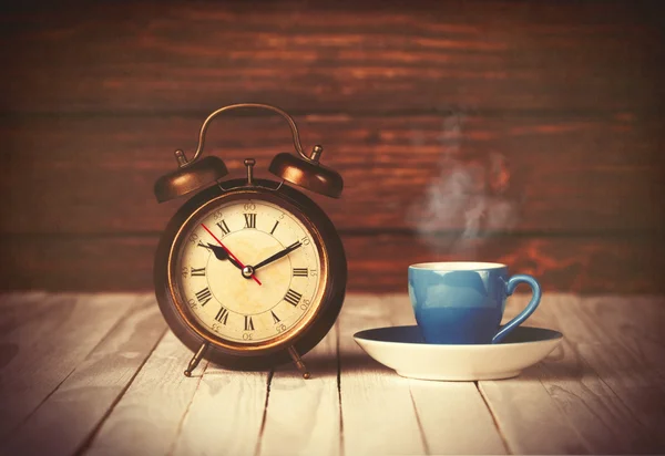 Cup of coffee and alarm clock — Stock Photo, Image