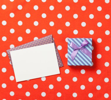 Hediye kutusu ve zarf