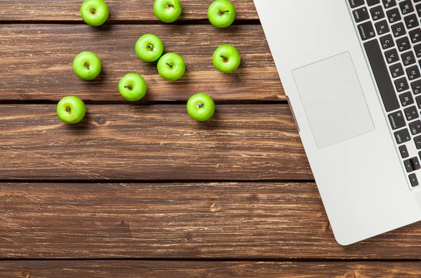 Notebook and green apples — Stock Photo, Image