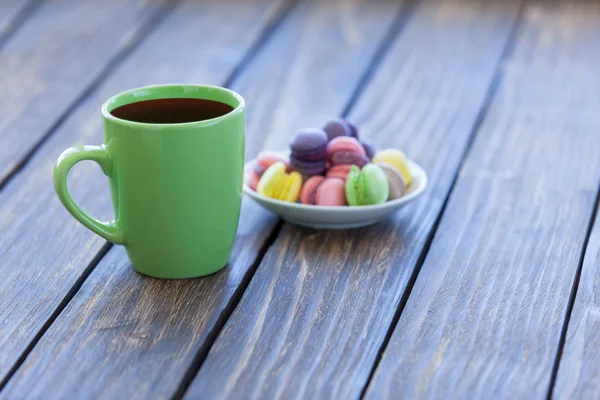 Cup of coffee and macarons — Stock Photo, Image