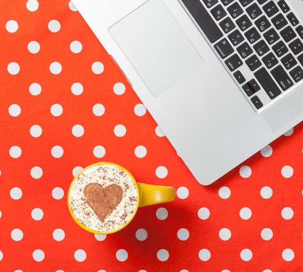 Cappuccino with heart shape and laptop — Stock Photo, Image