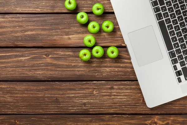 Notebook and green apples — Stock Photo, Image