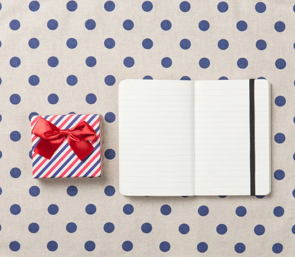 Notebook and gift box — Stock Photo, Image