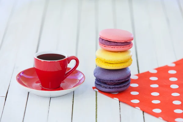Xícara de café e macarons — Fotografia de Stock