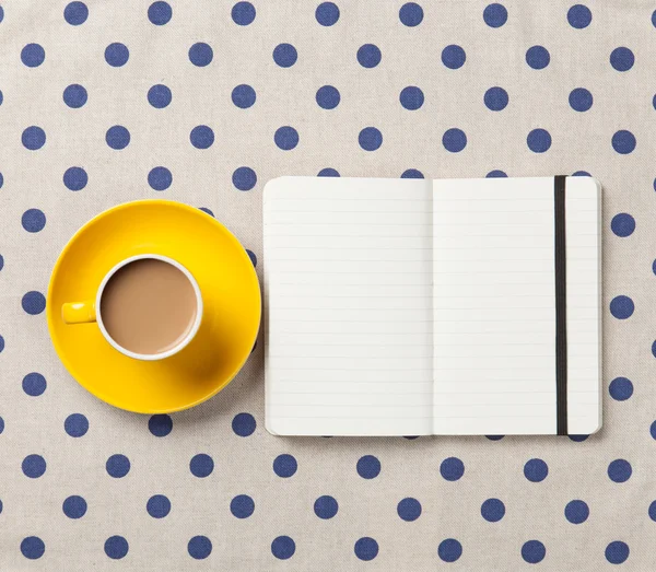 Taza de café y cuaderno — Foto de Stock