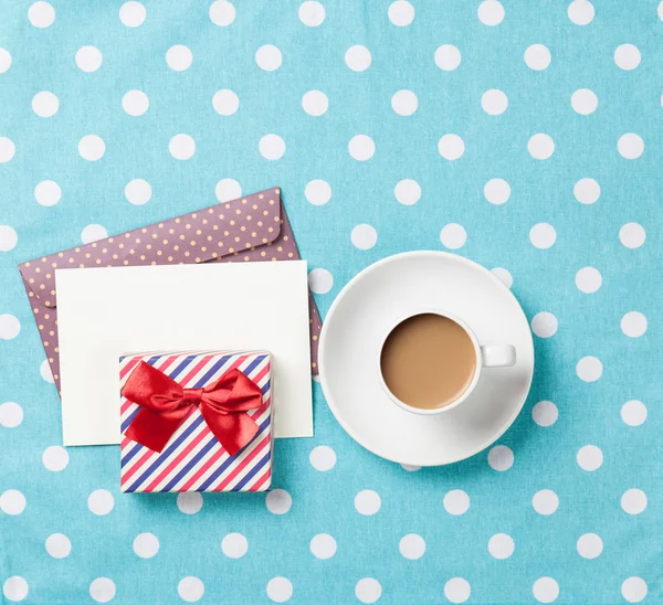 Cup of coffee and envelope — Stock Photo, Image