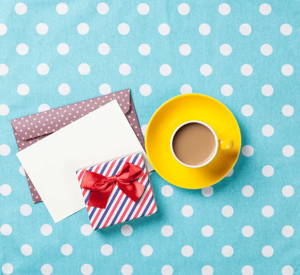 Cup of coffee and envelope — Stock Photo, Image