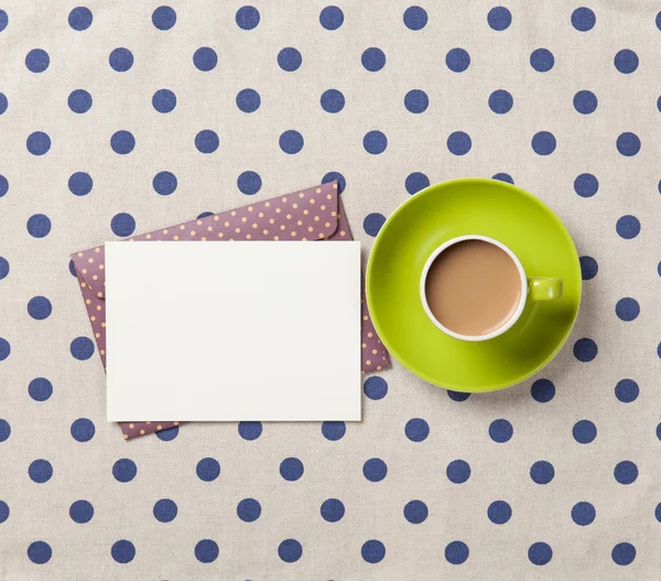 Tasse de café et enveloppe — Photo