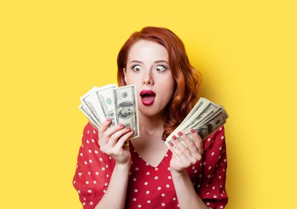 Meisje in jurk met geld — Stockfoto