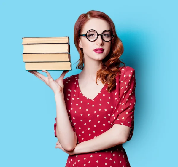 Chica en vestido rojo con libros — Foto de Stock