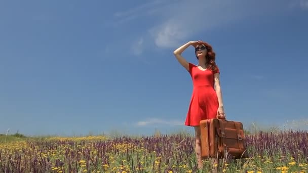 女性自動停止旅行者 — ストック動画