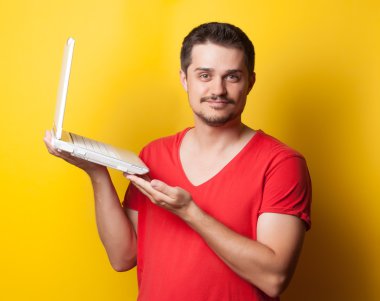 Guy in t-shirt with laptop computer