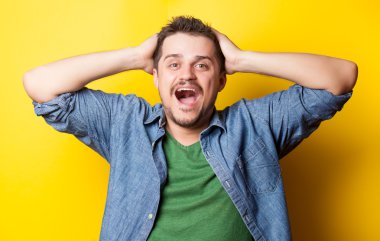 yakışıklı casual adam