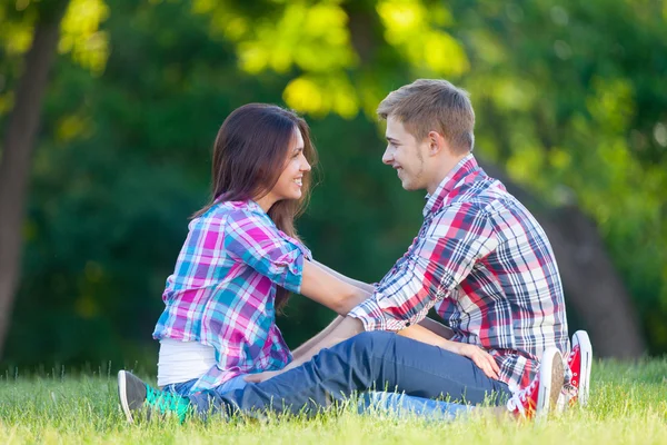 Joven adolescente pareja —  Fotos de Stock