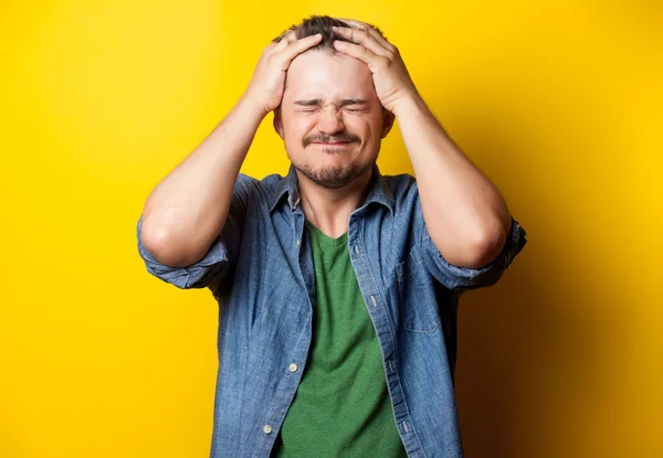 Schöner, lässiger Mann — Stockfoto