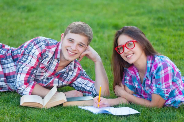 Student woman and man with books — Stock fotografie