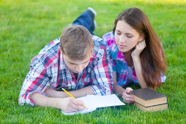 Young teen couple with notebook — Stock Photo, Image
