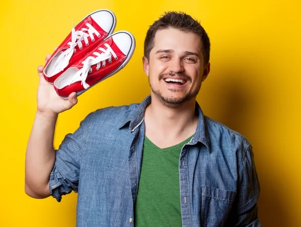 Guy in shirt with red gumshoes — Stock Fotó