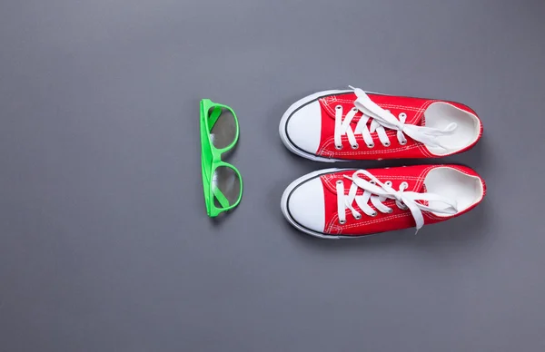 Red gumshoes and sunglasses — Stock Photo, Image