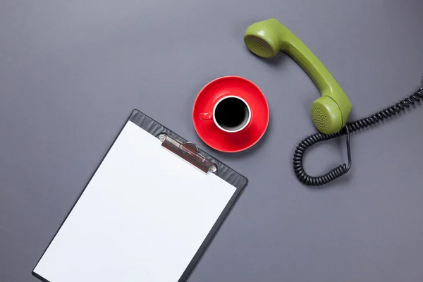 Mesa de negocios y taza de café — Foto de Stock