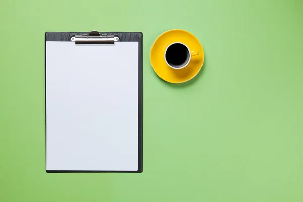 Paper cup of coffee on green — Stock Photo, Image