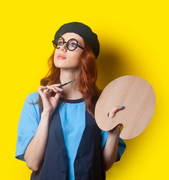 Surprised redhead girl with brush and palette — Stockfoto